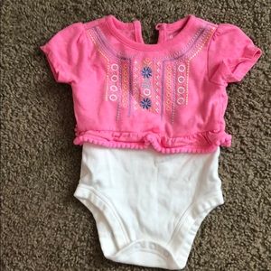 Set of 3 onesies, come from a smoke/pet free home